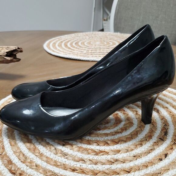 Life Stride patent leather pumps. Black Patent Leather SIZE 10 - Picture 5 of 8